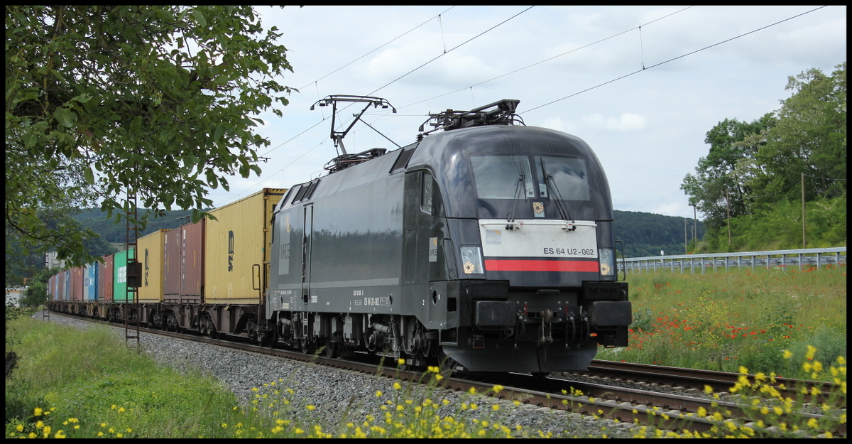 182 562 mit Containerzug am 24.05.14 bei Karlstadt