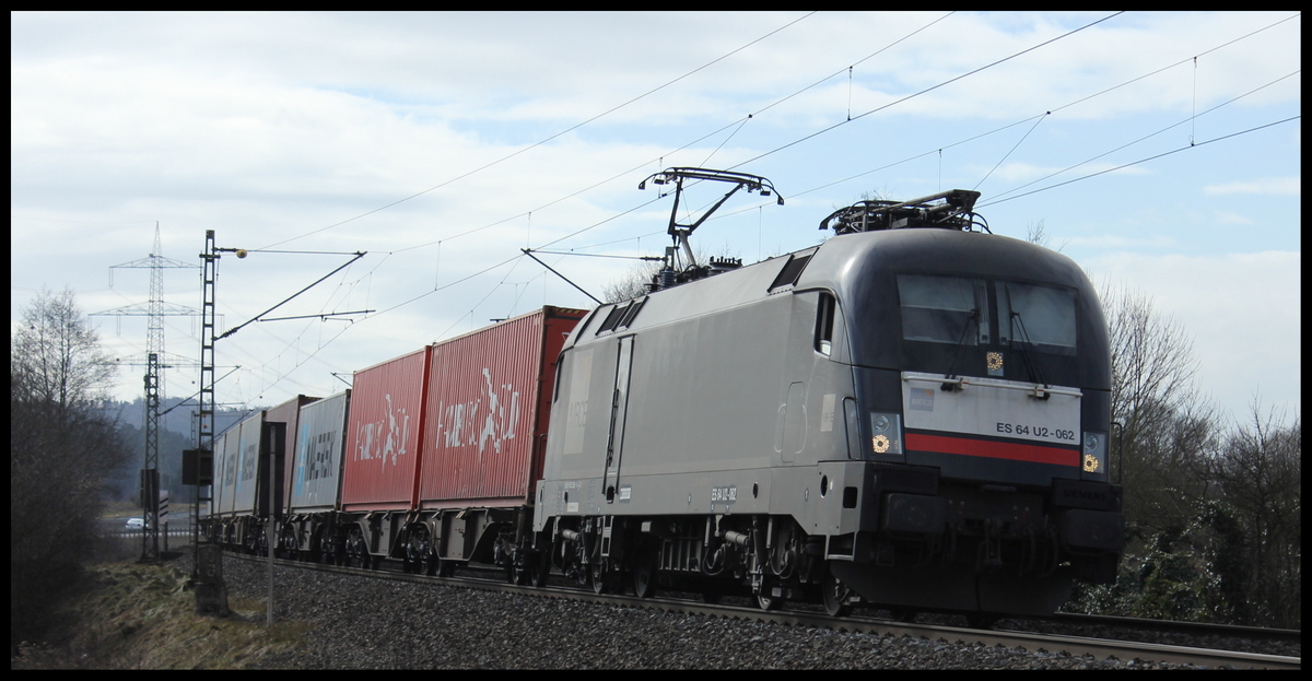 182 562 mit Containerzug am 26.02.15 bei Kerzell