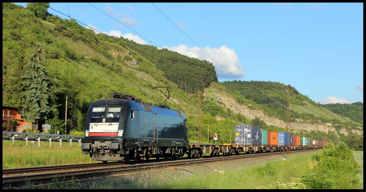 182 563 mit Containerzug am 24.05.14 bei Karlstadt