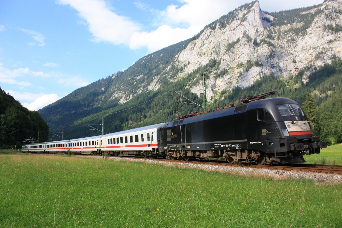 182 572-8 ist am 11. August 2013 mit dem  IC Knigssee  zwischen Freilassing und Berchtesgaden unterwegs.