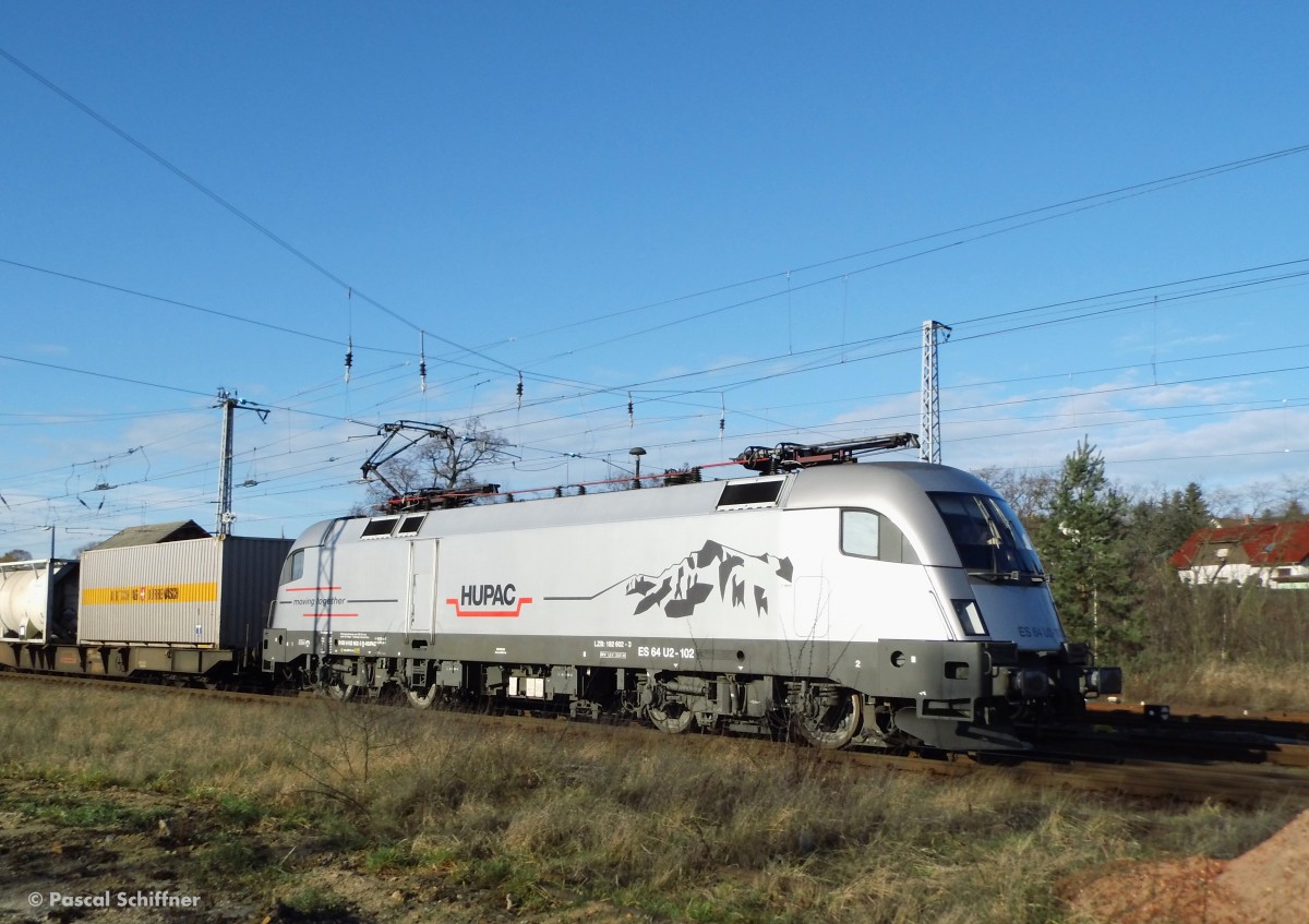 182 602 mit Containerzug Ludwigshafen - Ruhland in Elsterwerda-Biehla, 11.01.2014.