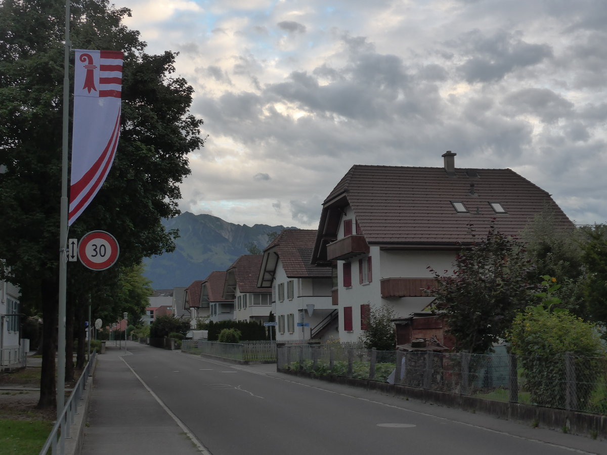 (182'305) - Die Jura-Fahne am 27. Juli 2017 an der Langestrasse in Thun-Lerchenfeld