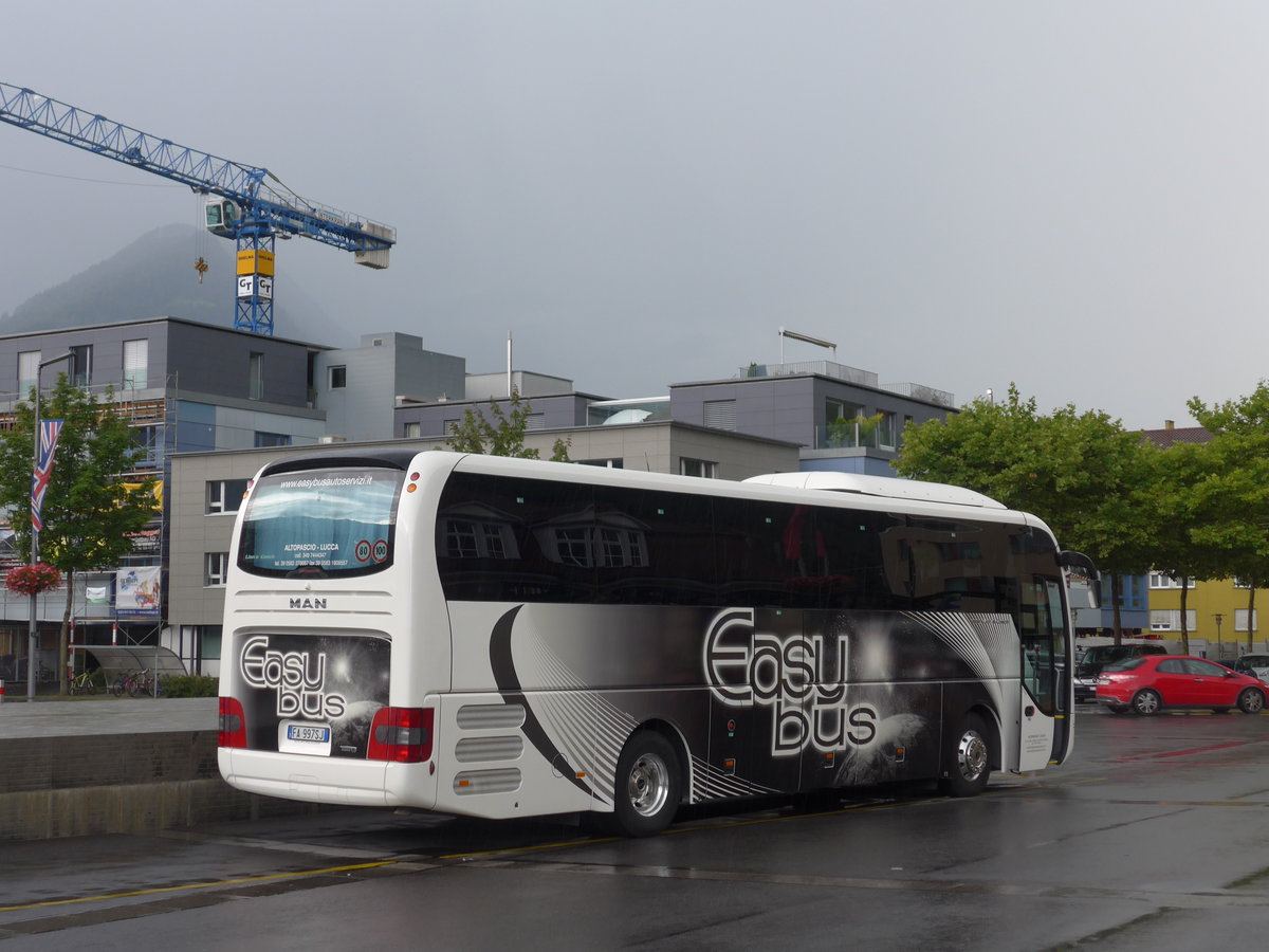 (182'401) - Aus Italien: Easybus, Altopascio - FA-997 SJ - MAN am 30. Juli 2017 beim Bahnhof Interlaken Ost