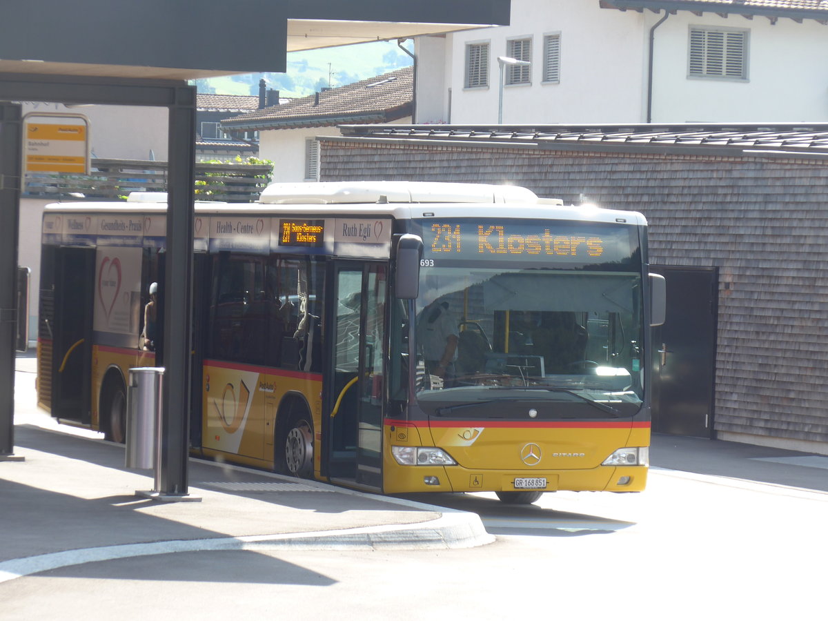 (182'713) - PostAuto Graubnden - GR 168'851 - Mercedes am 5. August 2017 beim Bahnhof Kblis