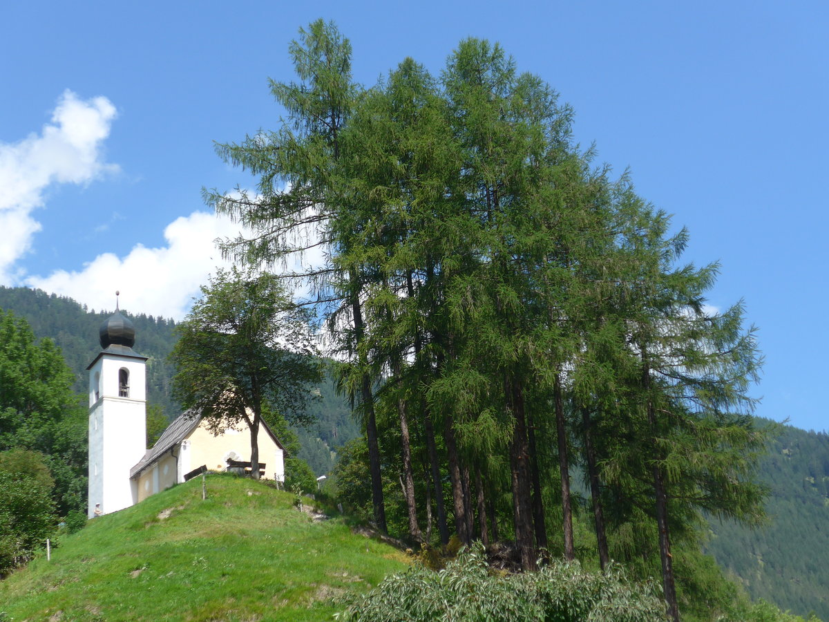 (182'743) - Kirche und B�ume am 5. August 2017 in Martina
