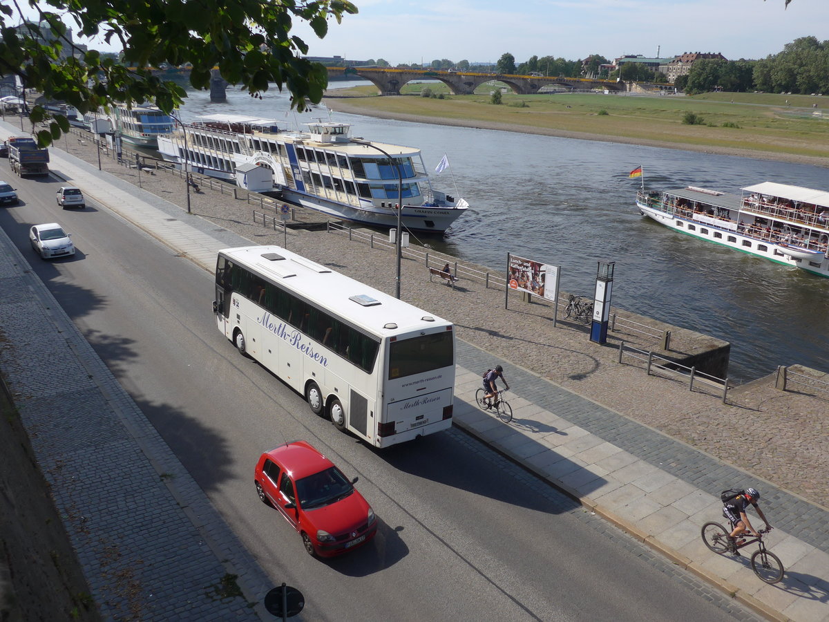 (182'987) - Aus der Ukraine: ??? - AO 7768 AC - Van Hool (ex Merth, D-Birstein) am 8. August 2017 in Dresden, Terrassenufer