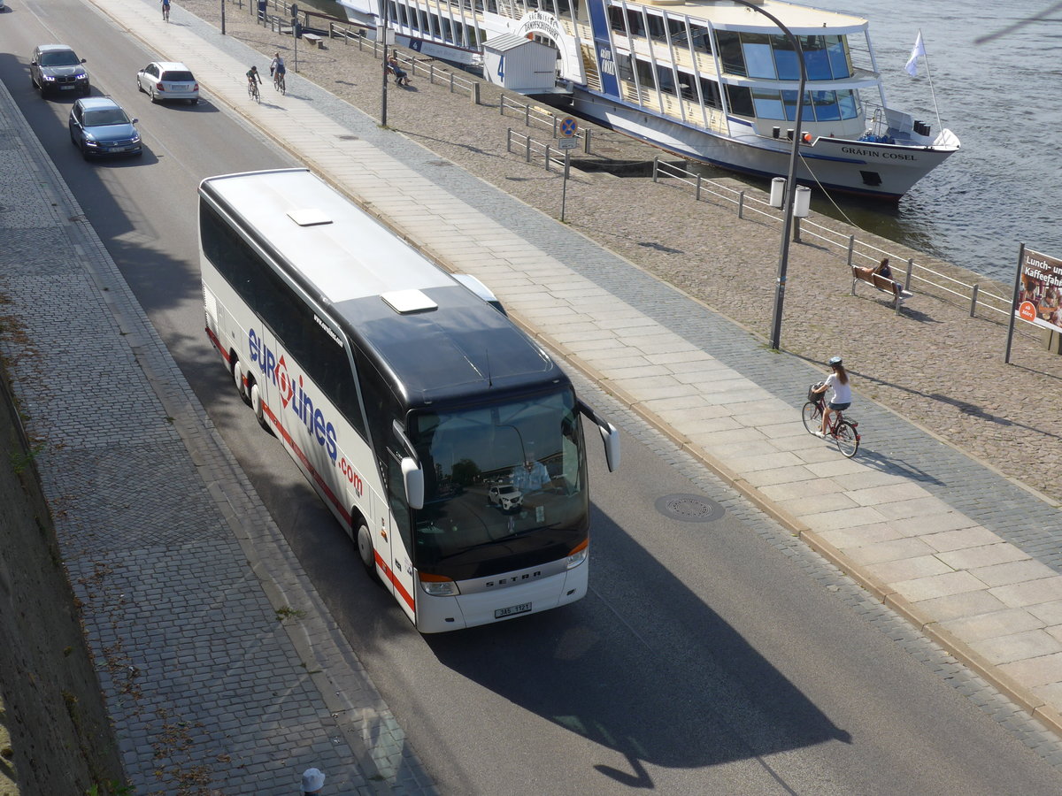 (182'988) - Aus Tschechien: Eurolines, Florenc - 3A5 1121 - Setra am 8. August 2017 in Dresden, Terrassenufer 