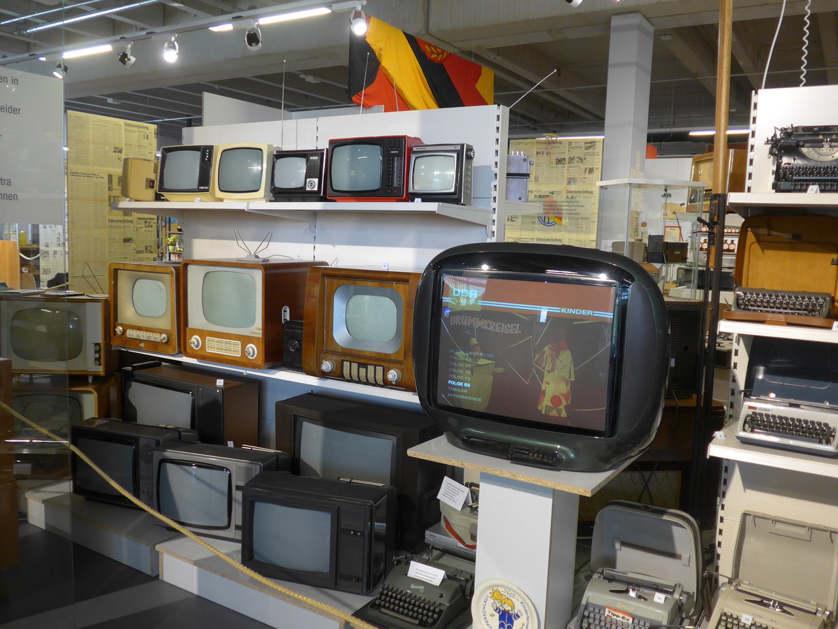 (183'040) - Fernsehger�te am 8. August 2017 in Dresden, Die Welt der DDR