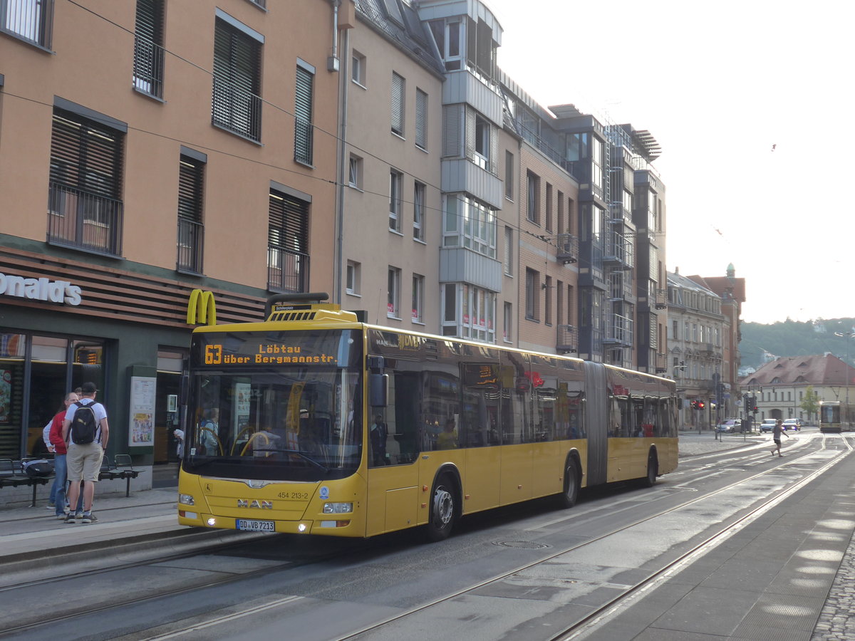 (183'121) - DVB Dresden - Nr. 454'213/DD-VB 7213 - MAN am 9. August 2017 in Dresden, Schillerplatz