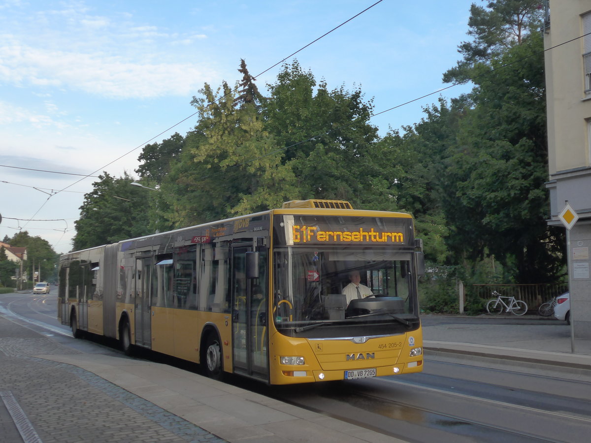 (183'126) - DVB Dresden - Nr. 454'205/DD-VB 7205 - MAN am 9. August 2017 in Dresden, Schillerplatz