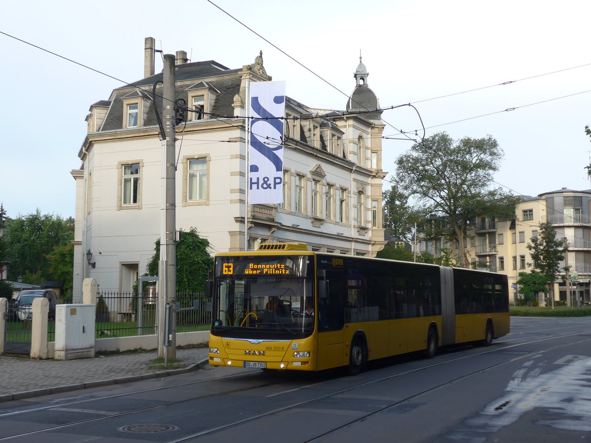 (183'143) - DVB Dresden - Nr. 454'202/DD-VB 7202 - MAN am 9. August 2017 in Dresden, Schillerplatz