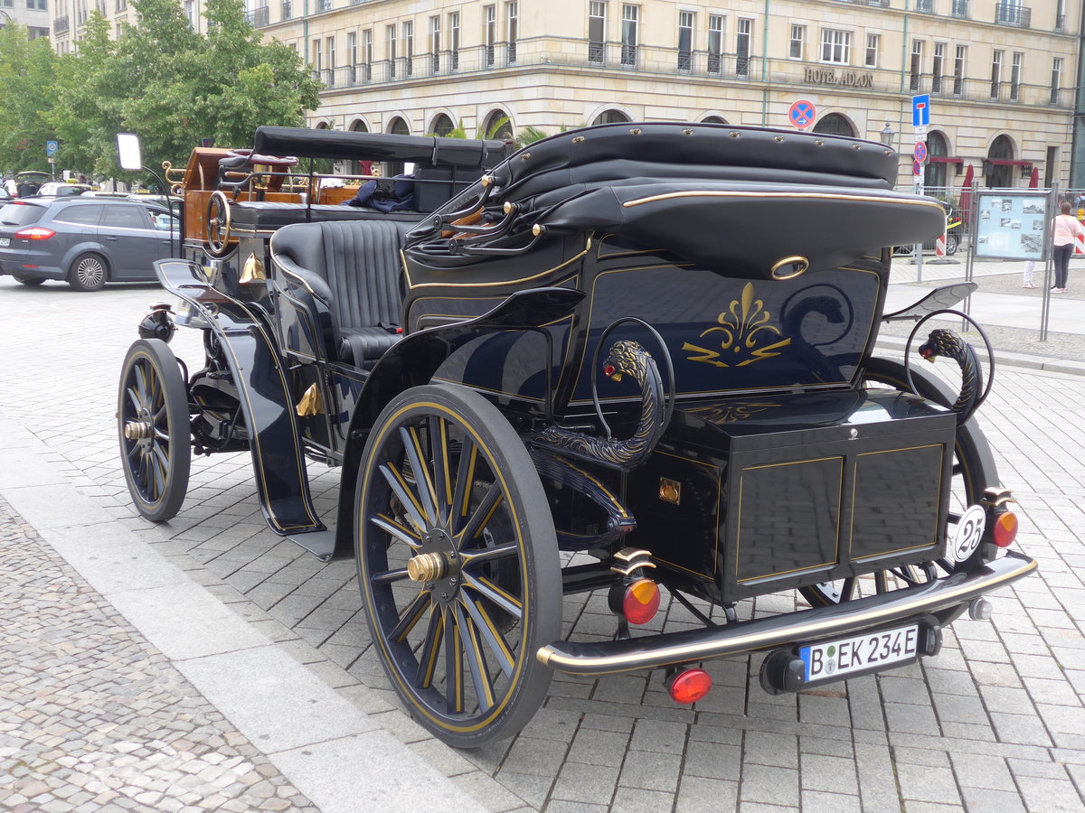 (183'257) - Cardelou - B-EK 234E - am 10. August 2017 in Berlin, Brandenburger Tor