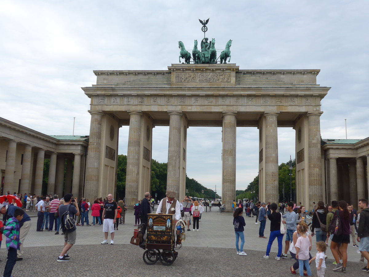 (183'261) - Das Brandenburger Tor am 10. August 2017 in Berlin