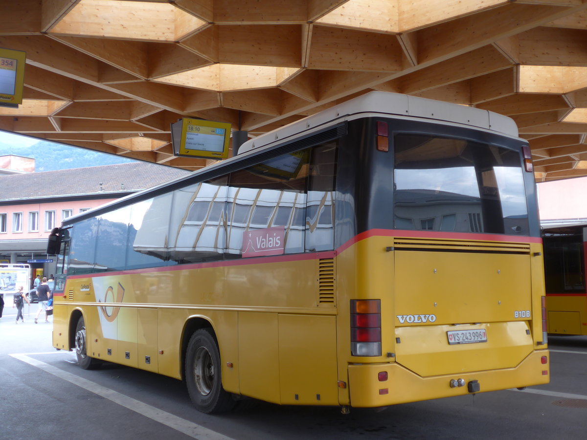 (184'062) - PostAuto Wallis - Nr. 20/VS 243'996 - Volvo (ex P 25'629) am 24. August 2017 beim Bahnhof Sion