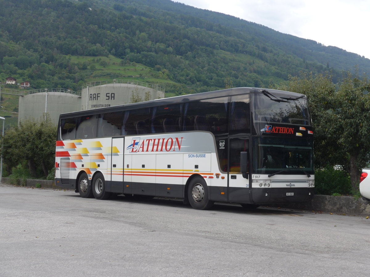 (184'092) - Lathion, Sion - Nr. 31/VS 3565 - Van Hool am 24. August 2017 in Sion, Garage