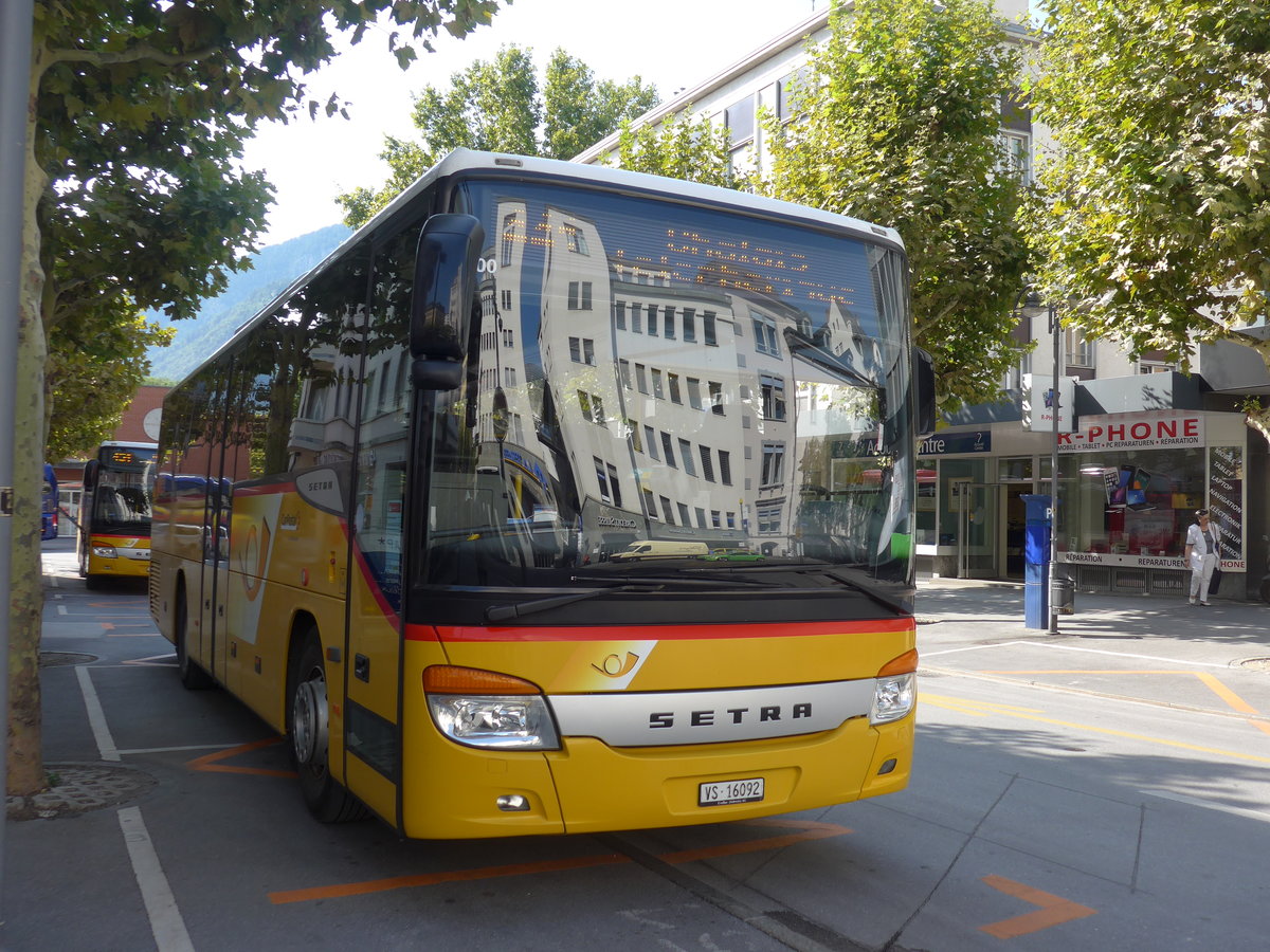 (184'158) - TSAR, Sierre - VS 16'092 - Setra (ex Pfammatter, Sierre) am 25. August 2017 beim Bahnhof Sierre (prov. Haltestelle)