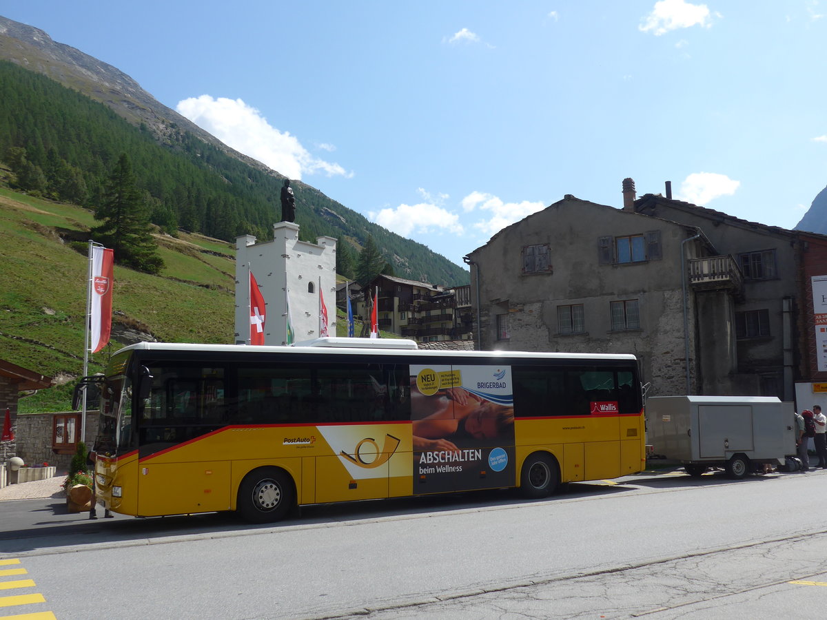 (184'222) - PostAuto Wallis - VS 445'902 - Iveco am 25. August 2017 in Saas-Grund, Post