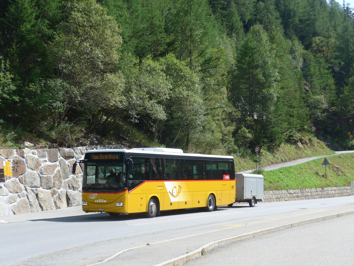 (184'231) - PostAuto Wallis - VS 445'905 - Iveco am 25. August 2017 in Saas-Balen, Dorf