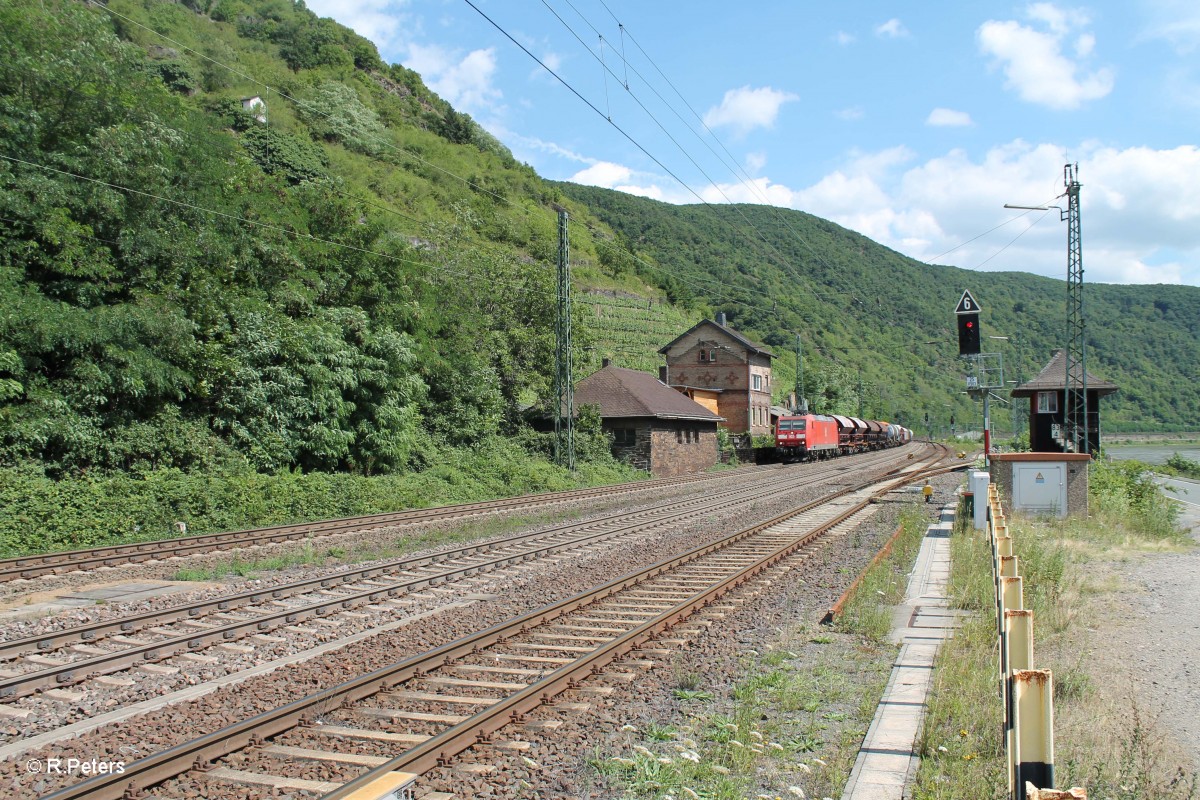 185 007-2 mit einem gemischten Güterzug in Kaub. 15.07.14