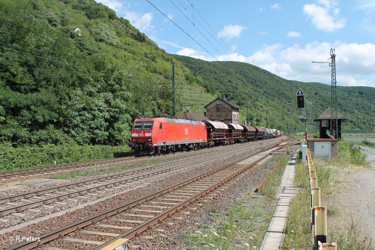 185 007-2 mit einem gemischten Güterzug in Kaub. 15.07.14