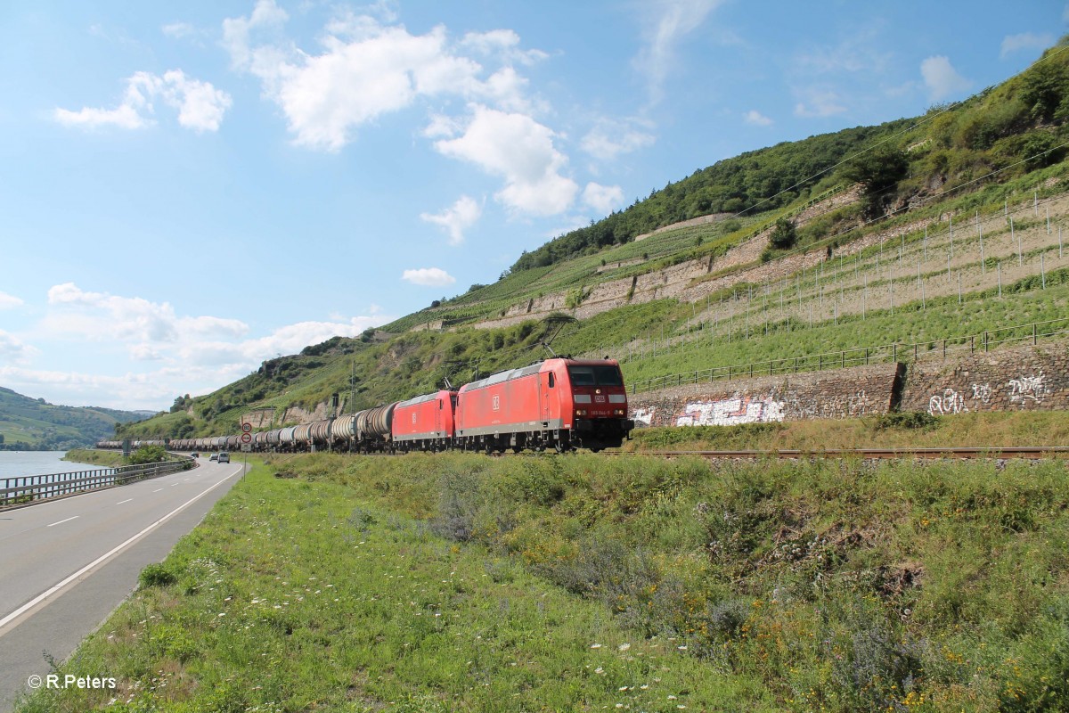 185 044-5 + 082-5 mit einem langen Kesselzug bei der Blockstelle Bodenthal. 15.07.14