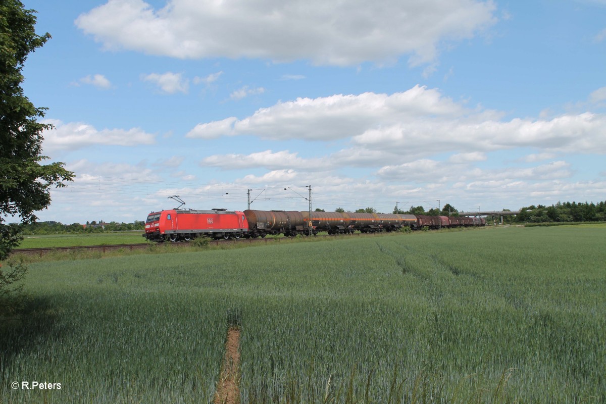 185 078-3 zieht bei Gernsheim einen gemischten Güterzug in Richtung Mannheim. 19.05.15