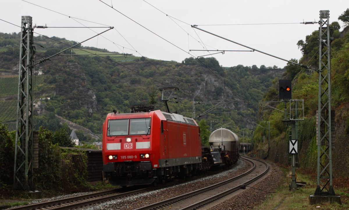 185 080 mit gemischtem Gterzug in Richtung Sden am 14.09.13 in Lorchhausen