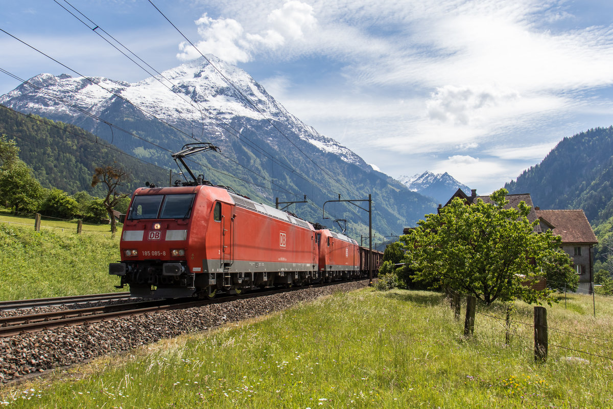 185 085 und 185 xxx 25. Mai 2016 bei Silenen.