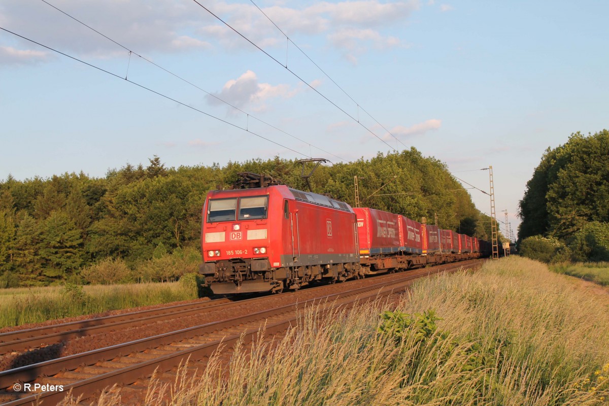 185 106-2 zieht im herrlichen Abendlicht einen Winner Spedition Wechselpritschenzug bei Mainz-Bischofsheim. 20.05.15