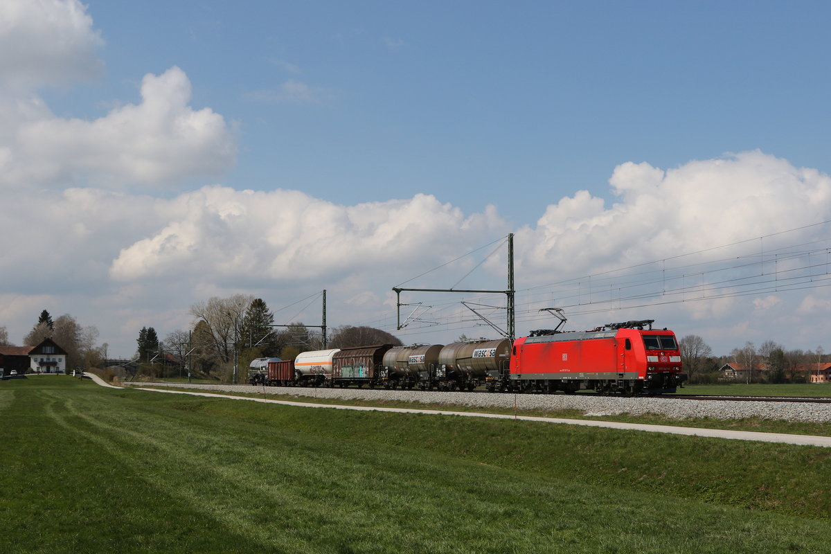 185 147 mit einem kurzen  Mischer  aus Mnchen kommend am 16. April 2021 bei bersee am Chiemsee.