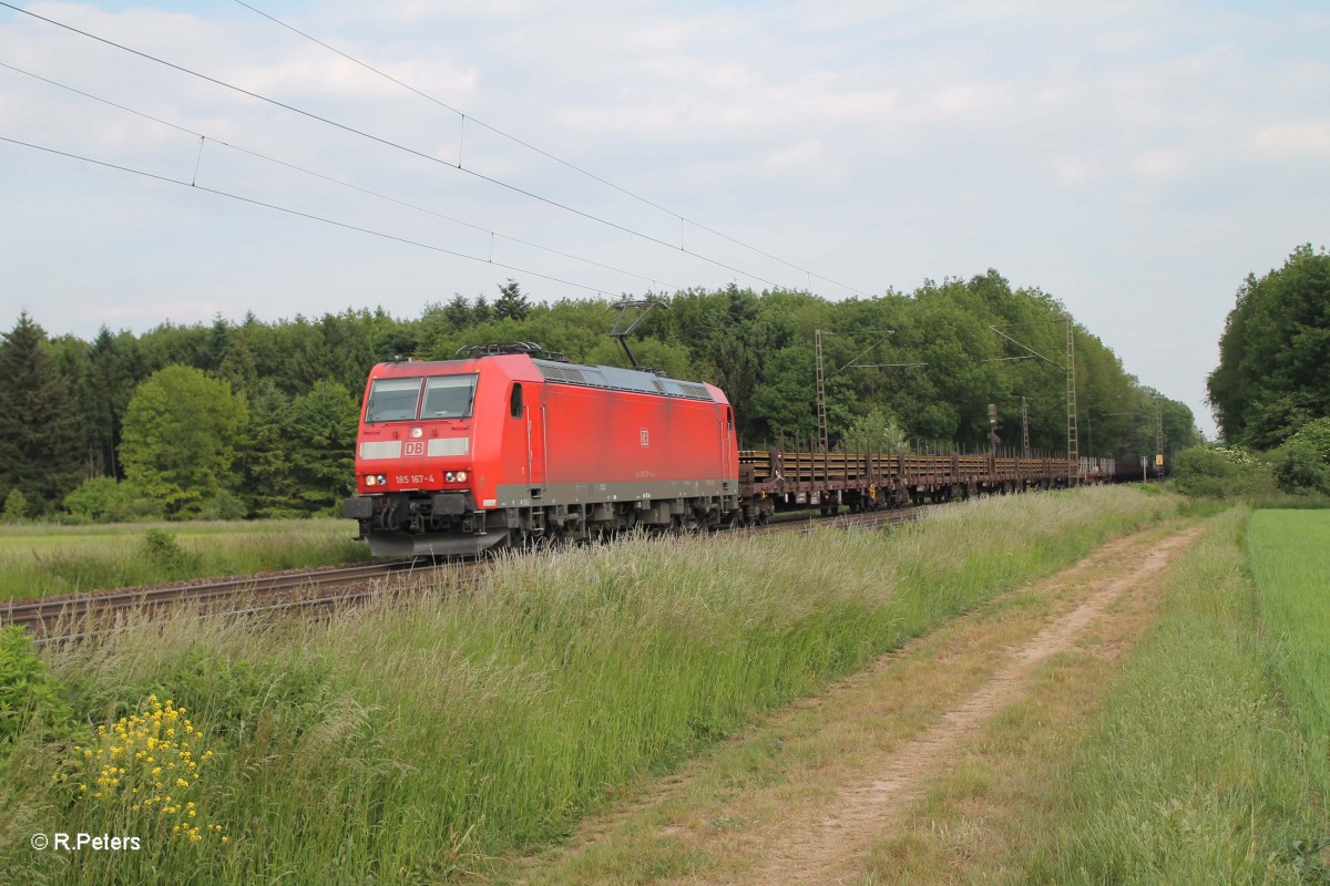 185 167-4 zieht bei der Stromkreistrennstelle Bischofsheim einen gemischten Güterzug. 22.05.15