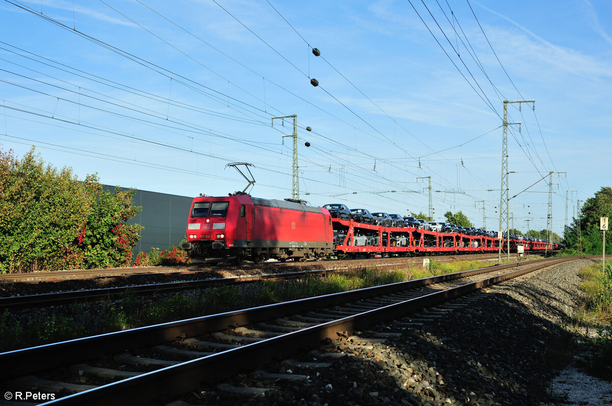 185 168-2 mit einem langen Autotransportzug in Nürnberg Hohe Marta. 11.10.23