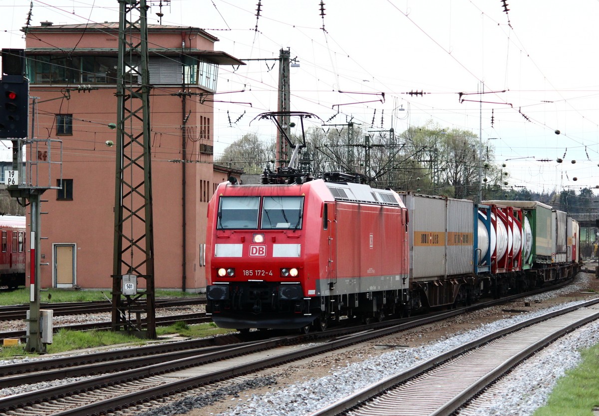 185 172-4 ist am 9. April 2012 auf dem Weg in Richtung Italien. Aufgenommen im Bahnhof von Rosenheim.