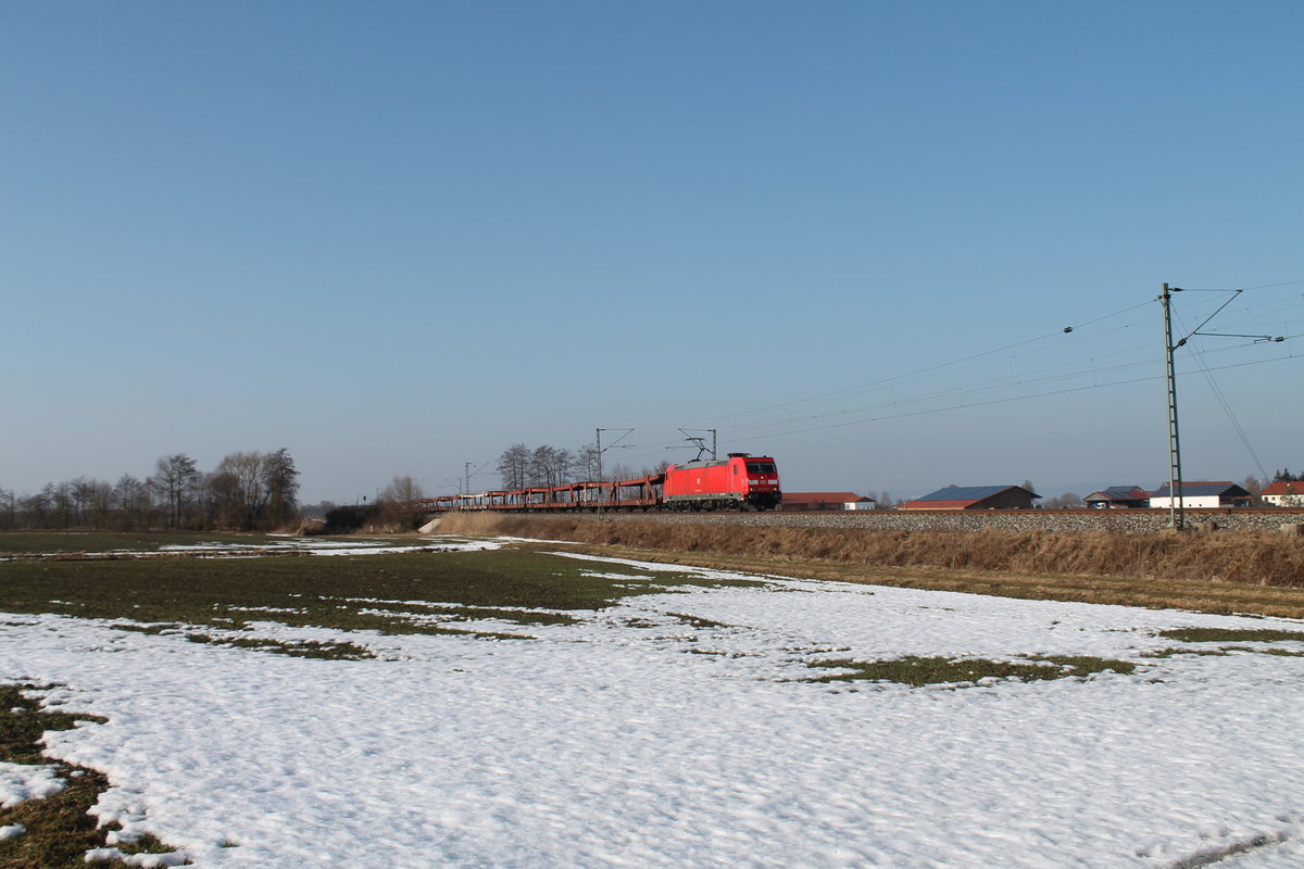 185 207-8 zieht einen leeren Autotransportzug bei Moosham. 11.02.17