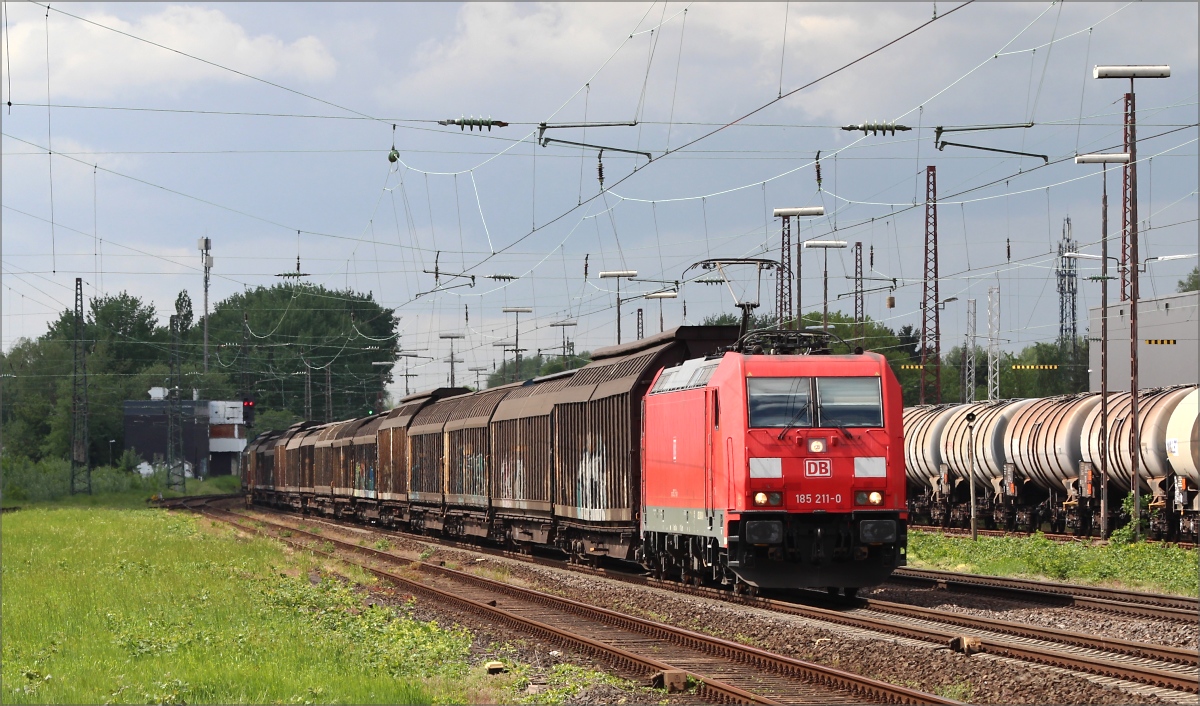 185 211 auf dem Weg in Richtung Süden am 14.05.2016 in Hilden