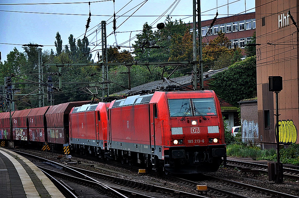 185 213-6 zog mit einer schwesterlok einen kohlezug durch hh-harburg,datum 30.09.14