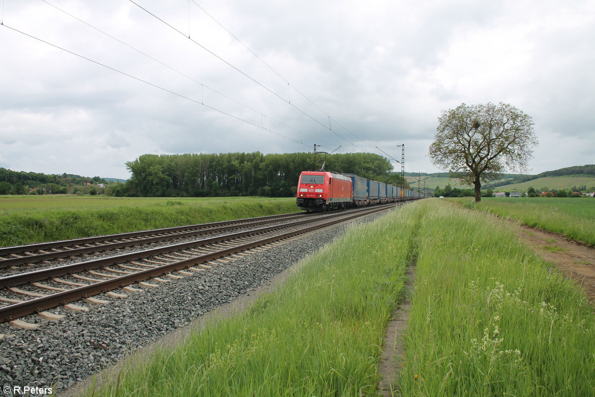 185 251-6 zieht mit einem LKW-Walter bei Retzbach-Zellingen in Richtung Süden. 18.05.24