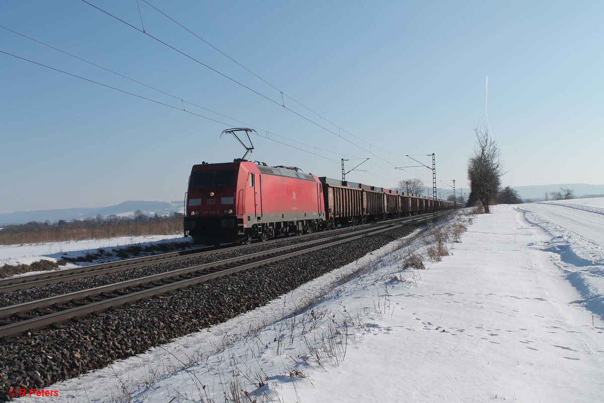 185 288-8 mit einem speziellen Containerzug bei Pölling. 26.01.17