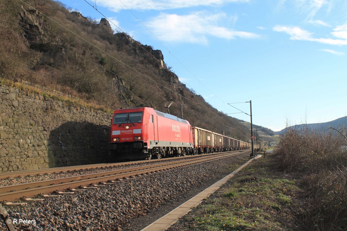 185 303-5 mit einem ÖBB Schrottzug kurz hinter Assmannshausen. 13.01.15