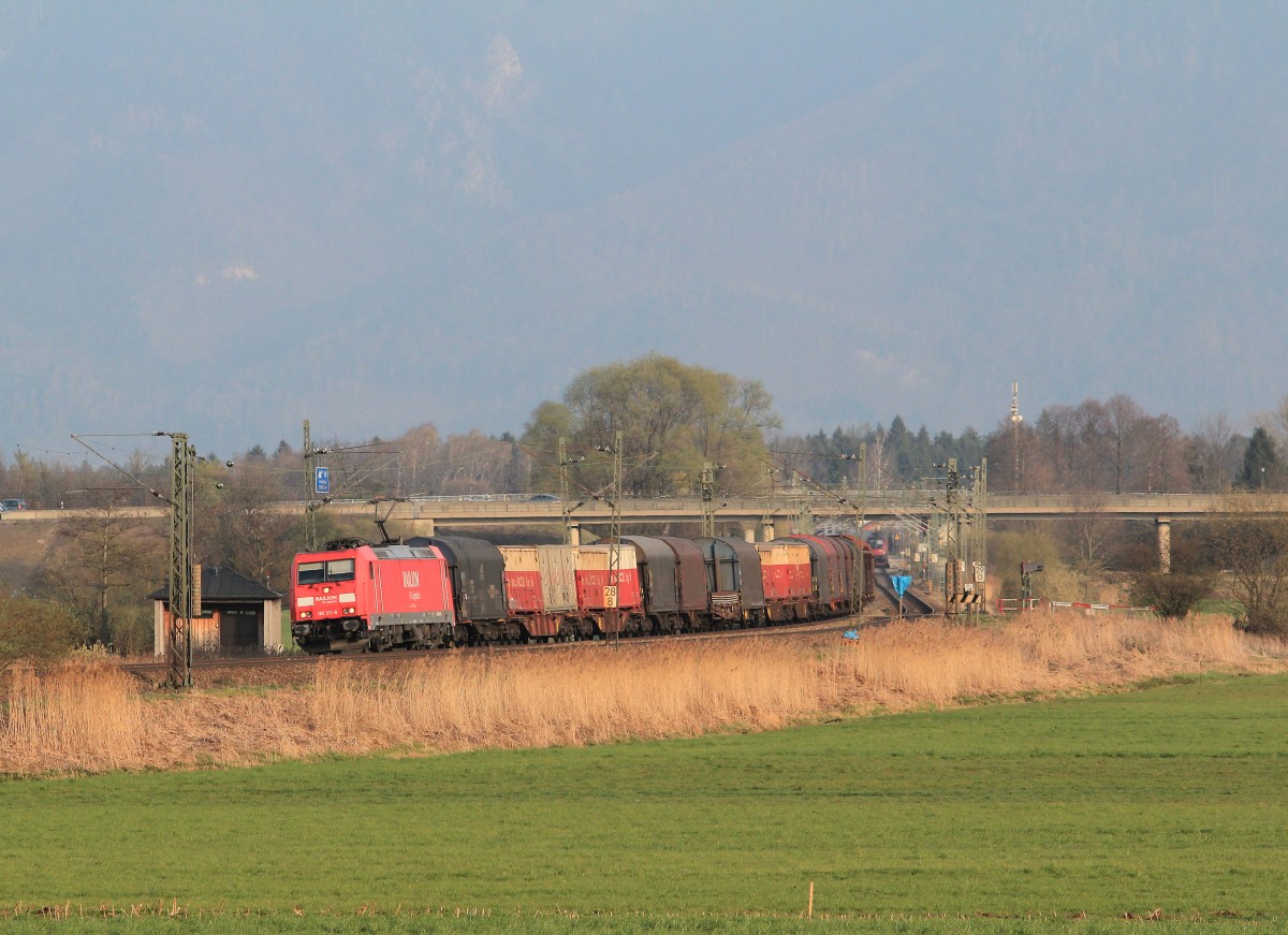 185 311-8 mit einem gemischten Güterzug kurz nach Bernau.