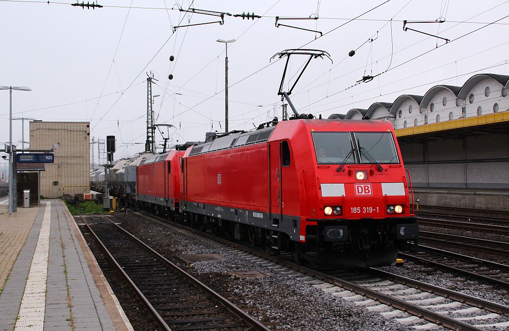 185 319-1 und 317-5 mit einem Ganzzug bestehend aus 48 Wagen der Gattung Ucs. Koblenz Hbf 30.09.12