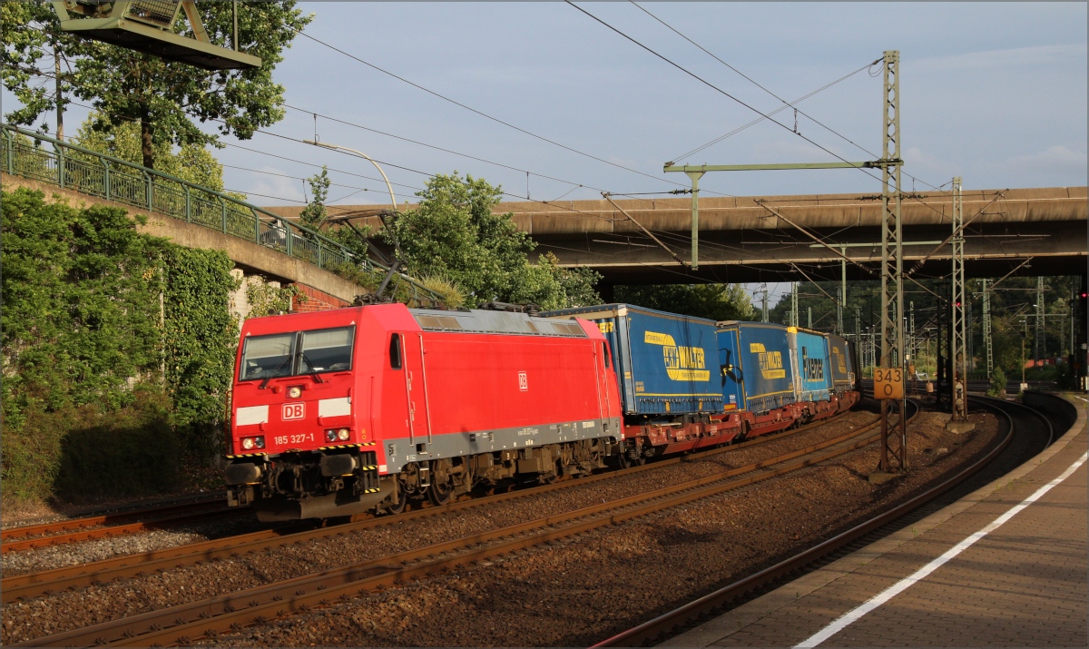 185 327 legte sich am 06.07.19 mit einem KLV Richtung Dänemark in Hamburg Harburg in die Kurve