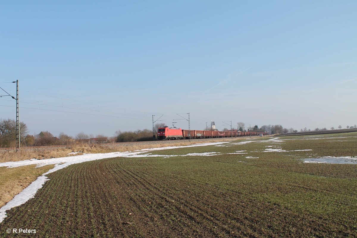 185 340-7 zieht ein offenen Güterzug bei Moosham. 11.02.17