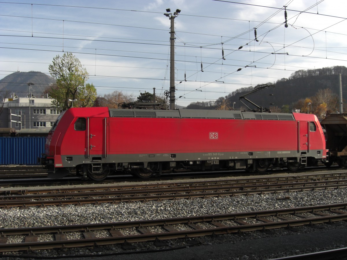 185 348-0 am 21. November 2009 im Salzburger Hauptbahnhof.