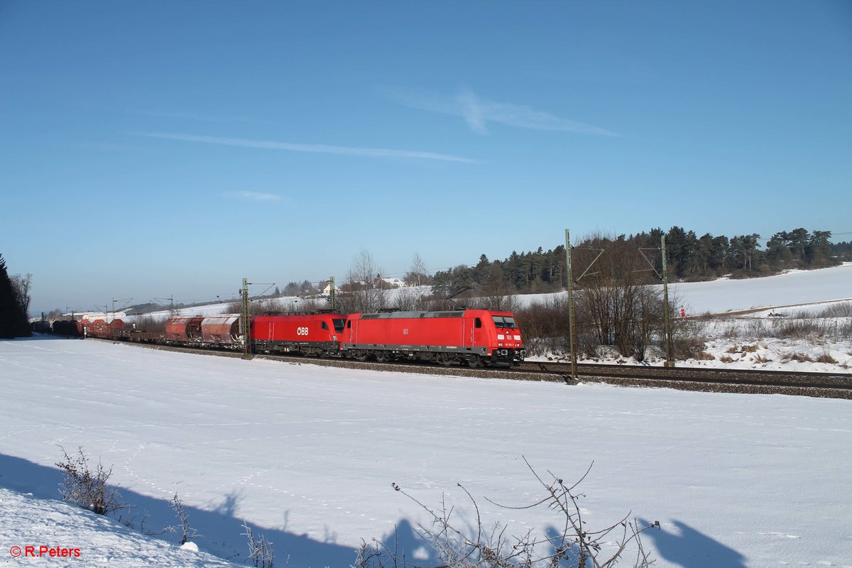 185 364-7 + 1116 177-7 ziehen einen Gemischten Güterzug bei Sinsgrün. 19.01.17