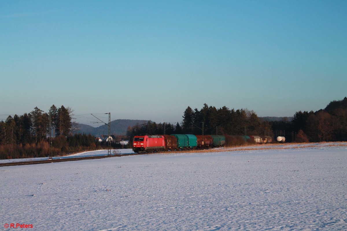 185 367-0 zieht bei Seubersdorf ein gemischten Güterzug in Richtung nürnberg. 19.01.17