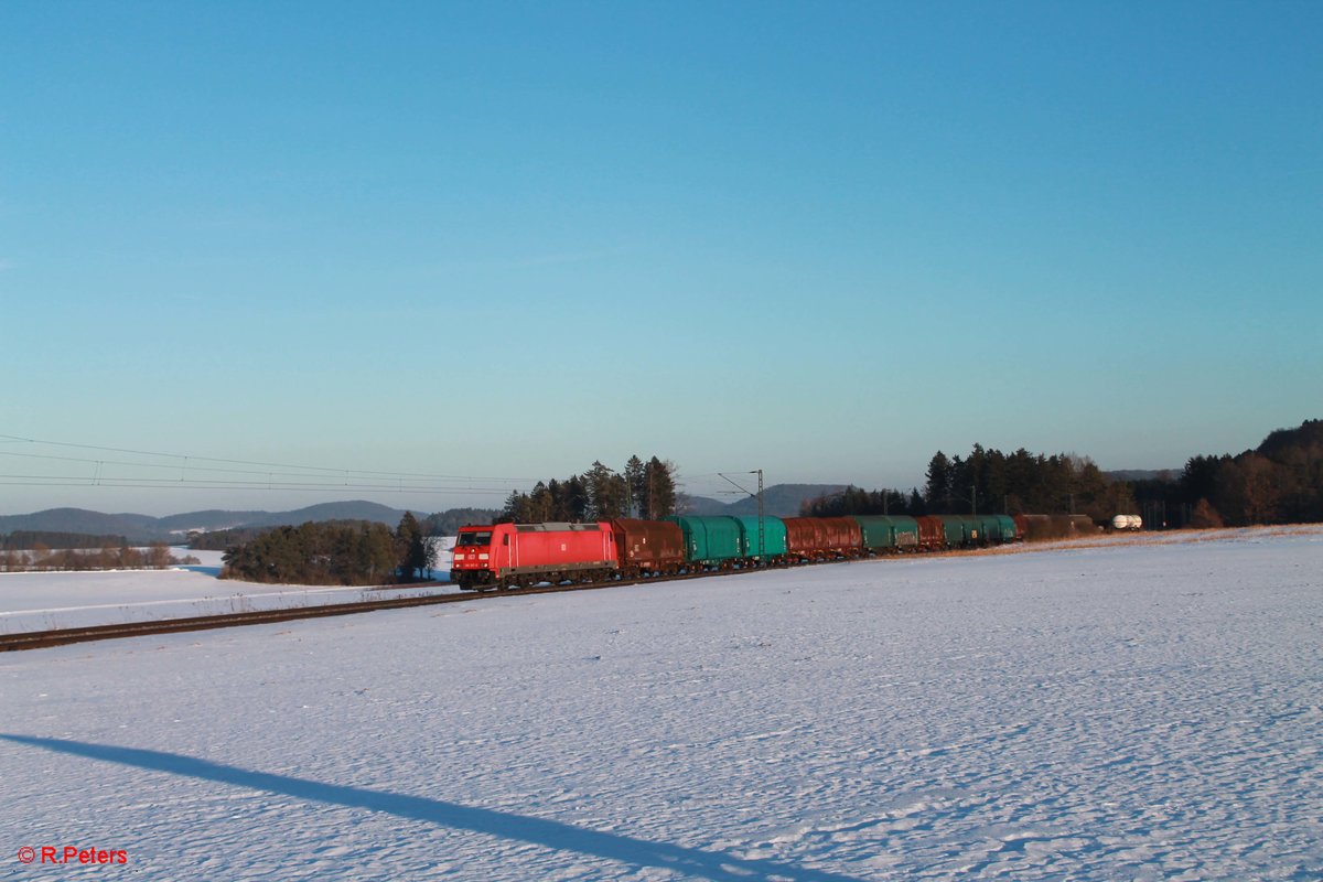 185 367-0 zieht bei Seubersdorf ein gemischten Güterzug in Richtung nürnberg. 19.01.17