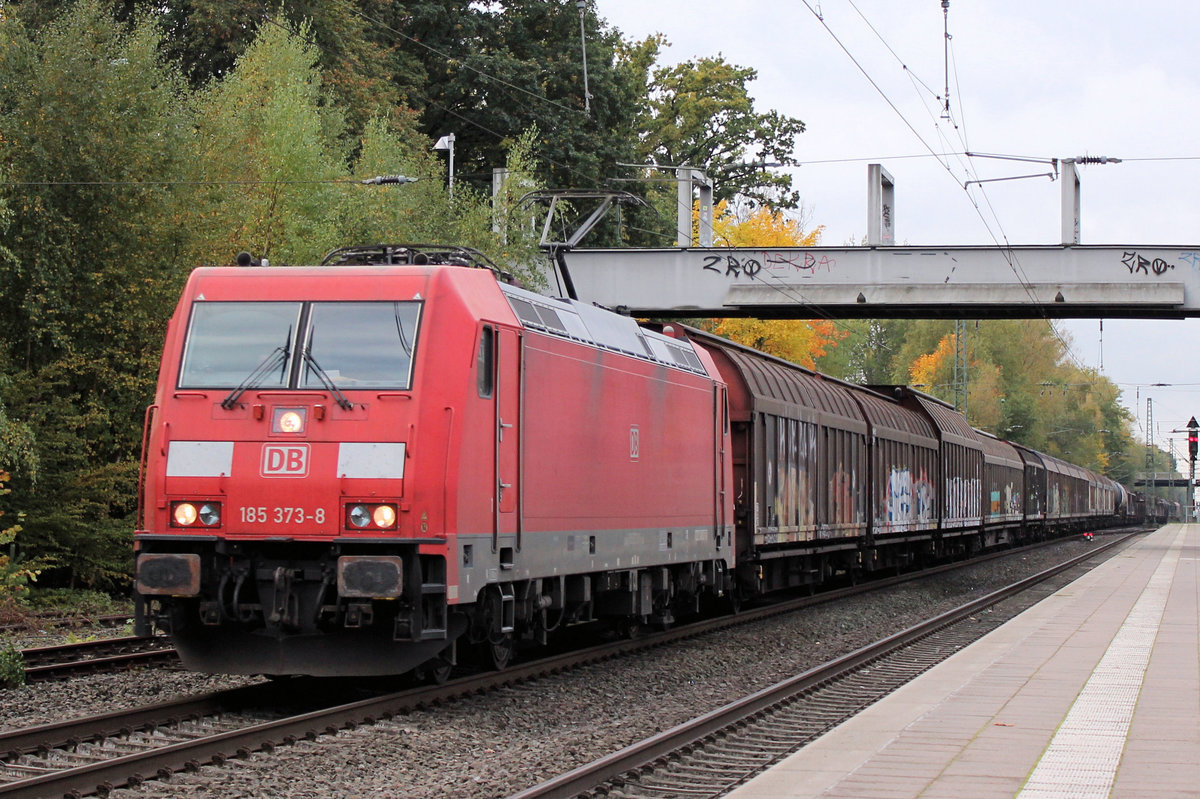 185 373-8 mit einen  Gemischten  am Haken. Tostedt, 17.10.2020