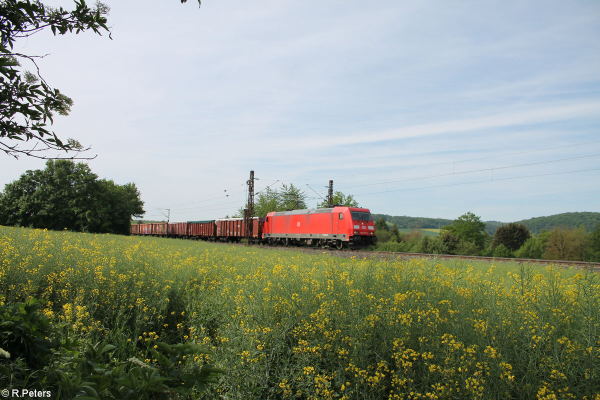 185 382-9 zieht mit einem Eas Ganz Zug bei Himmelstadt vorbei. 11.05.24