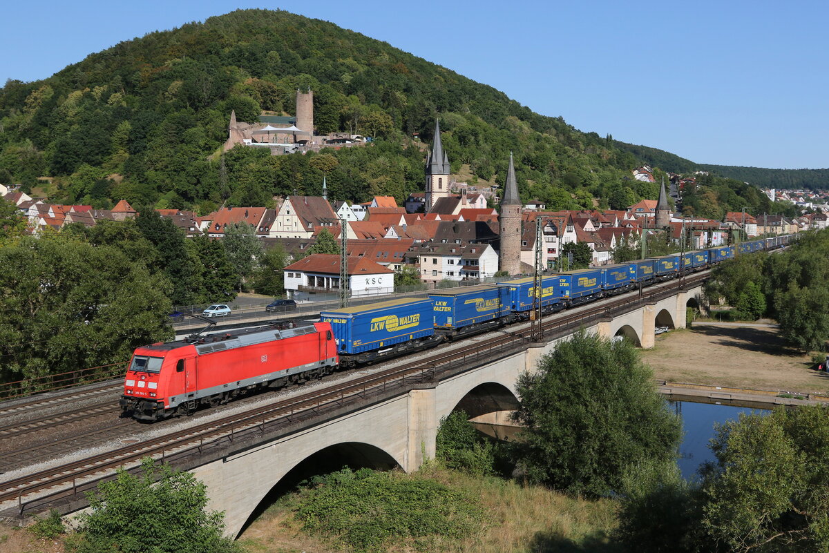 185 384 mit dem  WALTER-KLV  am 8. August 2022 bei Gemnden am Main.